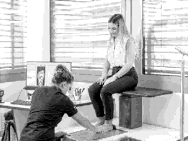 Photo d'une orthopédiste occultant une patiente